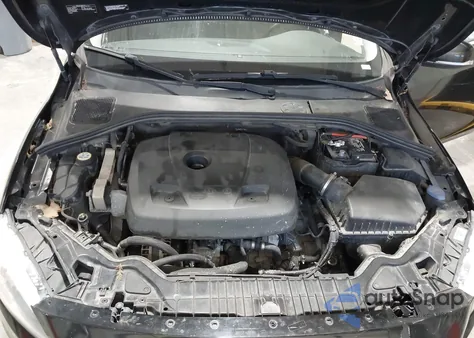 2016 Volvo S60 T5 Drive-E Premier z USA, uszkodzony, nr VIN YV126MFK2G2390311